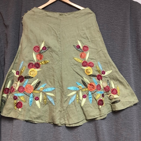 J. Jill Dresses & Skirts - J Jill olive khaki flare skirt with buttons, side closure, embroidered satin